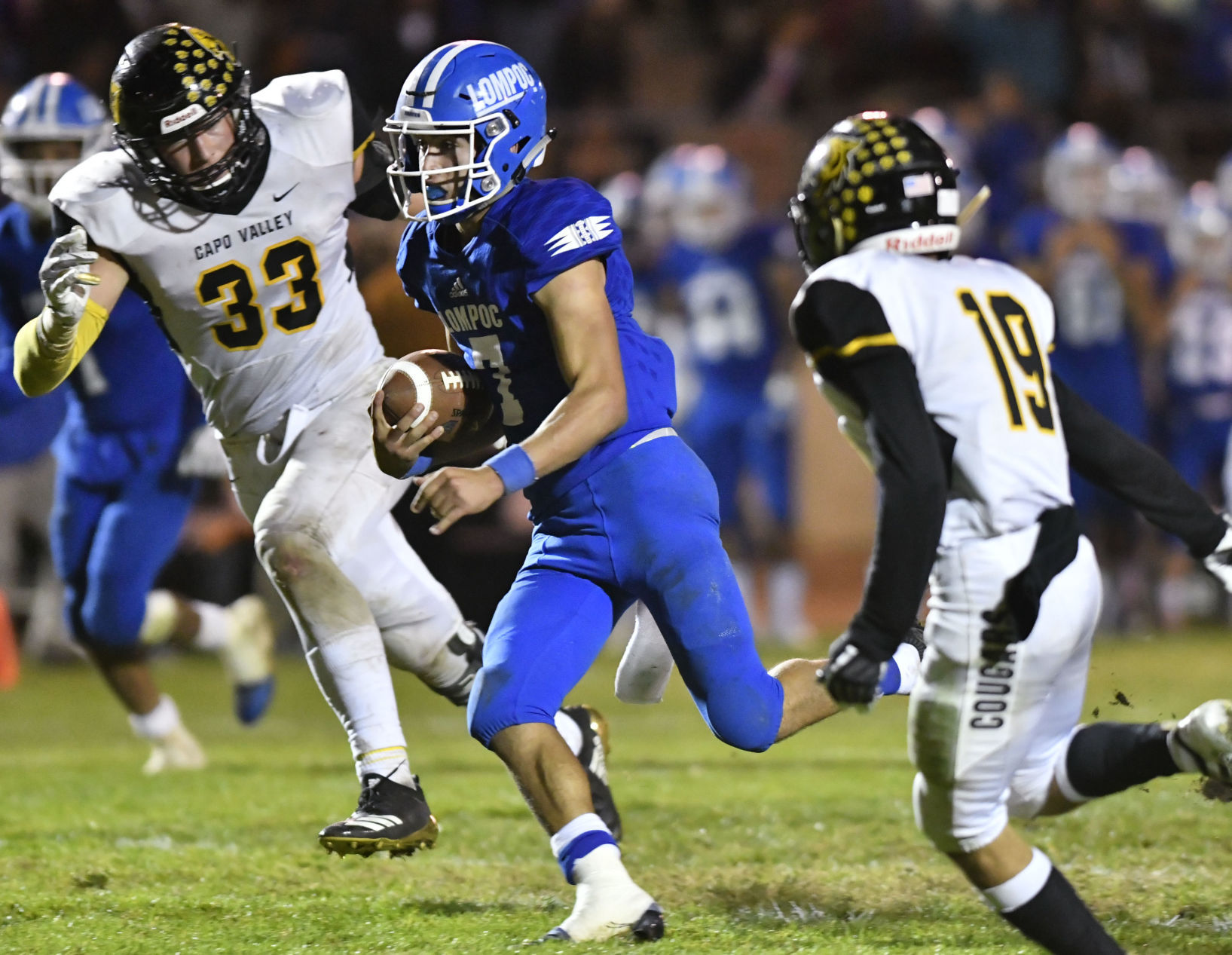 103118 CV Lompoc football 02.jpg